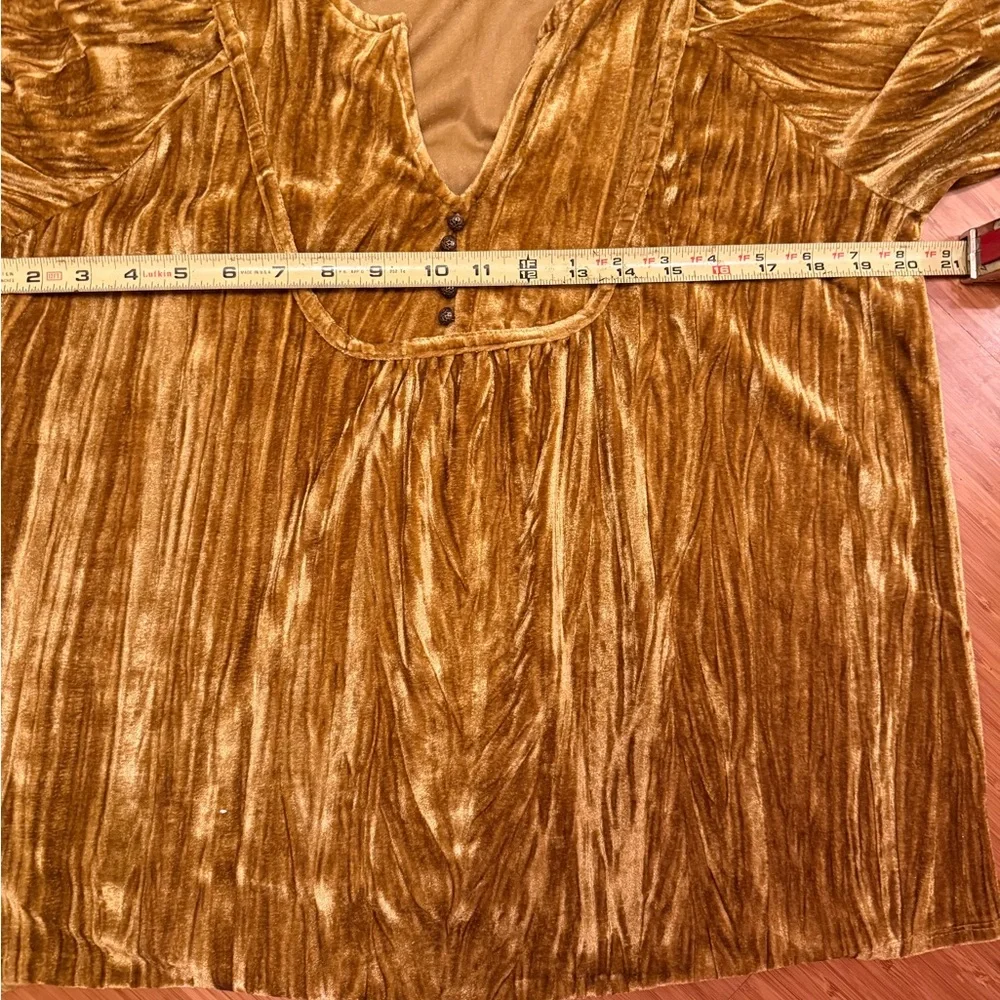 Puff Sleeve Velvet Top - Picture 7 of 9